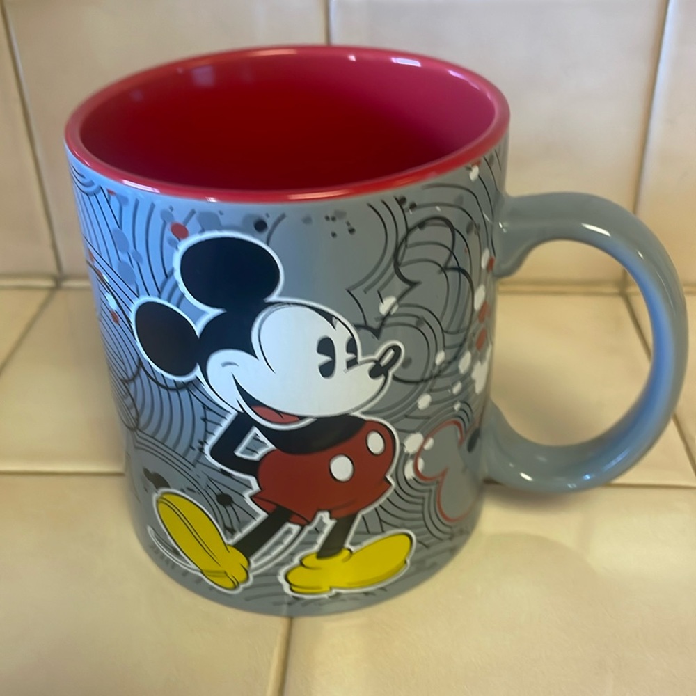 SILVER BUFFALO Disney Mickey Mouse 20 oz Coffee Tea Mug Gray Red Yellow Black